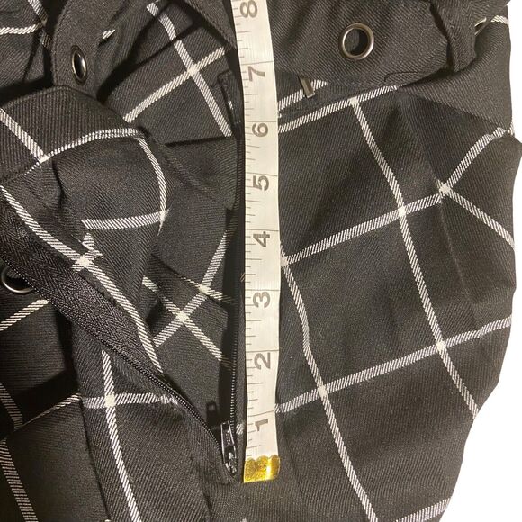 Hot Topic White Black Plaid Pleated Mini Skirt Grommet Belt M Punk‎ Goth Rock - Picture 7 of 10